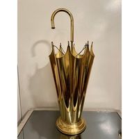 Porte-parapluie en métal de style vintage robuste pour les entrées de bureau occupées et les couloirs spacieux avec un design artistique orné