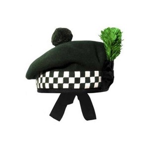 Chapeau Balmoral distinctif avec tartan écossais idéal pour les rassemblements et les événements culturels des Highlands - Product Image 1