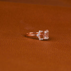 Nouveau style à la mode plaqué or rose 18KT bague de fiançailles et de mariage coupe émeraude diamant cultivé en laboratoire cadeau certifié IGI pour les femmes - Product Image 5