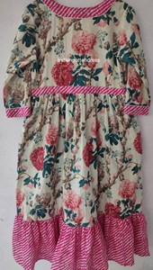 Robe en coton à fleurs élégante pour femmes avec volants Patchwork confortable du nouveau fournisseur indien Taille naturelle Style doux - Product Image 3