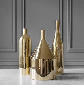 Vase à fleurs en cuivre avec finition vieillie pour la décoration de maisons de style campagnard, cuisines, patios et centres de table de jardin - Product Image 2