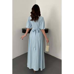 Vestido midi azul liso de lino tejido con lazo en la espalda, fruncido y corte en A con cintura natural - Product Image 5