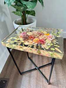 Cadre photo moderne fait à la main en os de buffle écologique personnalisé élégant et luxueux avec un design floral pour les hôtels - Product Image 3