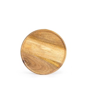 Belle planche à découper en bois avec des motifs de bois uniques et une finition poncée à la main, parfaite pour l'affichage ou l'utilisation. - Product Image 4