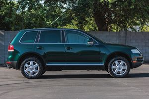 UTILISÉ LHD/RHD 2004 V0LKSWAGEN TOUAREG V10 TDI - Product Image 2