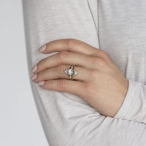 Anillo de compromiso de diamante de corte redondo para mujer - Product Image 2
