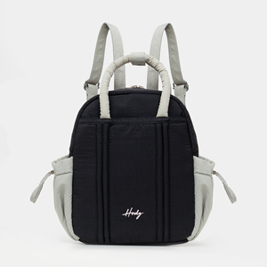 Sac à dos matelassé pour femme en tissu parachute cargo avec fermeture éclair, sangle réglable et design multi-poches - Product Image 1