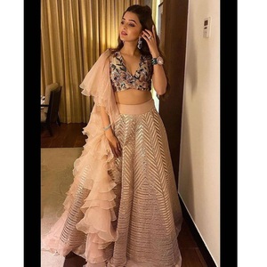 अनन्य उच्च गुणवत्ता गर्म बेच गोल्डन रंग पश्चिमी पहनने Kasturi रेशम Lehenga चोली Banglory साटन ब्लाउज व्याकुल दुपट्टा