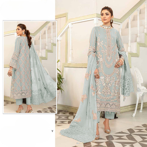 Costume Salwar en soie de style ethnique avec broderie lourde Autres accessoires ethniques - Product Image 3