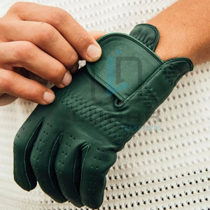 Derniers gants de golf en cuir Cabretta de couleur vert forêt avec un trou solide et respirant sur des gants de golf personnalisés en cuir - Product Image 3