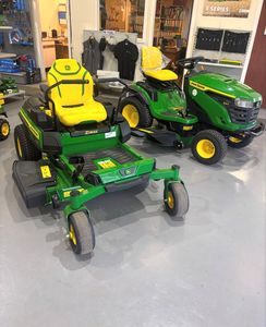 Cortadora de jardín X950R con motor central y componentes de engranaje, 4x4 tractor limpio de ruedas, modelo John-Deere X950R - Product Image 4