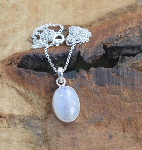 Colgante de piedra lunar arcoíris en plata de ley 925, joyería hecha a mano con o sin cadena, elegante regalo para mujer - Product Image 2