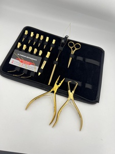 Kit d'outils pour extensions de cheveux couleur or plasma, pinces en acier inoxydable avec logo personnalisé, pinces à boucle, ciseaux, aiguilles, pochette noire - Product Image 4