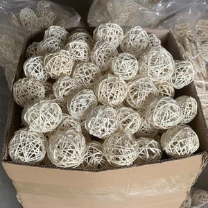 Boule de rotin décorative Vietnam design fait main Sphère en matériau tissé naturel pour maison élégante et intérieurs modernes - Product Image 1