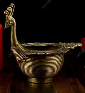 Este encantador Cenicero de latón con forma de tortuga combina la alegría con la tradición. El interior de oro antiguo agrega calidez y elegancia. - Product Image 4