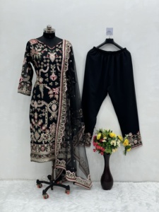 Ensemble de vêtements de créateurs pour femmes, impression numérique, sérigraphie dessinée à la main, broderie, impression de décharge, fausse fourrure, Kurta, humidité - Product Image 5