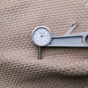 Cuero tejido blanco hecho a mano Premium personalizable 1 a 12 pies cuadrados producto de cuero Premium. - Product Image 3