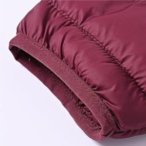 Veste matelassée à capuche pour homme moderne, légère, isolée thermiquement, design chaud, logo frontal pour le streetwear, aventures hivernales - Product Image 4