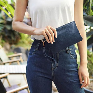 กระเป๋าคล้องข้อมือพร้อมวัสดุน้ำหนักเบาและช่องใส่ของเหมาะสำหรับการช้อปปิ้งหรือการเดินทาง - Product Image 2