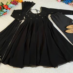 Ensemble de robe en georgette trois pièces avec broderie miroir à la main, pantalon et dupatta pour la fête - Product Image 1