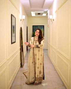 ชุดสูทปากีสถานแบบใหม่ชุดผ้าไหมหนืดปักลายและดีไซน์เนอร์ชุด dupatta ดั้งเดิมสำหรับสนามหญ้า - Product Image 3