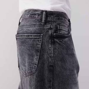 กางเกงยีนส์ผู้ชายทรงหลวมน้ำหนักเบาสไตล์วินเทจผ้าเดนิมทอสีเข้มสำหรับฤดูร้อนออกแบบได้ตามต้องการ - Product Image 3