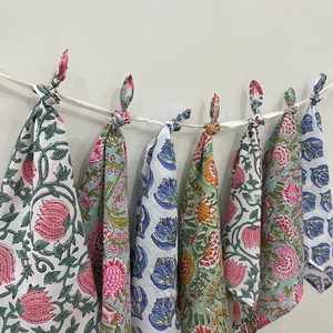 Serviettes en tissu de coton imprimé floral à motifs variés, réutilisables, écologiques, pour mariage et fête, serviettes de table faites à la main - Product Image 5