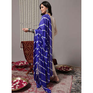 ชุดคุร์ตะทรงตรงคอวีผ้าเครปสำหรับผู้หญิง พร้อมกางเกงและผ้าคลุมไหล่ - Product Image 4