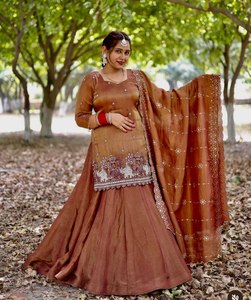 Telas de seda Simar, diseñador indio de Bollywood, Colección Lehenga superior para mujer, bordado de múltiples agujas, trabajo Zari para fiesta - Product Image 1