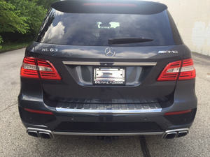 Mercedes-Benz ML 63 AMG d'occasion 2014 disponible à la vente, moteur essence, voiture d'occasion sans accident, conduite à gauche, vente flash. - Product Image 4