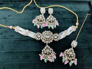 Derniers ensembles de colliers traditionnels indiens avec boucles d'oreilles pour mariage et occasions - Product Image 2