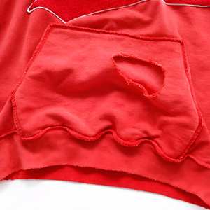 Sudadera con Capucha Roja Desgastada para Hombre con Letras Bordadas, Detalles de Borde Crudo, Estilo Urbano Vintage, Prenda Superior Informal para Hombre - Product Image 5