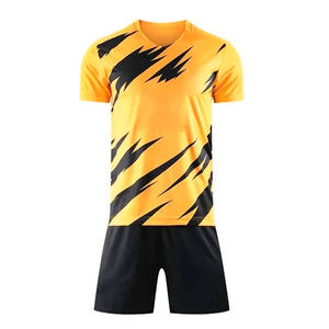 Ropa de fútbol Conjuntos de uniformes personalizados Kits de equipo asequibles Camisetas de fútbol de secado rápido transpirables para clubes y entrenamiento deportivo - Product Image 5