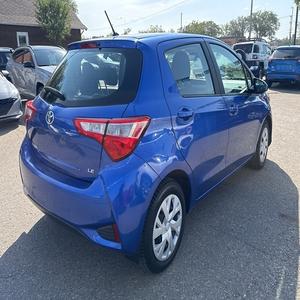 TOYOTA YARIS LE 2018 D'OCCASION CÔTÉ GAUCHE/CÔTÉ DROIT - Product Image 1