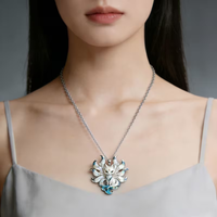 Collier Pendentif Renard à Neuf Queues en Alliage Émaillé Exquis, Tendance et Mignon, Haute Esthétique, Cadeau Unisexe pour Meilleurs Amis et Famille