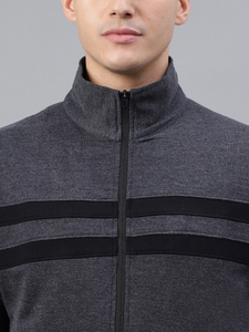 Chándal de algodón para hombre clásico OEM al por mayor con dos rayas en el pecho: ropa de descanso y ropa deportiva cómodas - Product Image 2