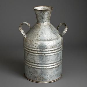 Boîte à lait galvanisée d'inspiration rustique avec forme classique parfaite pour les cuisines de jardin et les intérieurs de ferme traditionnels - Product Image 5