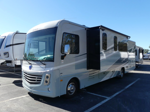 1F66F5DN9R0A00655 Nueva Autocaravana de Lujo Clase A 2025 con Motor a Gasolina e Interior con Triple Deslizamiento - Product Image 3