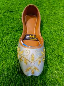 Mujeres khussa Punjabi jutti Khussa diseño de trabajo de gota personalizado Mujeres Khussa Peso ligero plano hecho a medida Color sólido elegante - Product Image 2