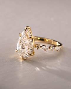 แหวนเพชร CZ ทรงลูกแพร์9X13มม. ประดับด้วยหินทรงกลม - Product Image 5