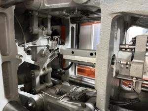 Tout en stock utilisé Chen Hsong Machine compacte de moulage par injection de plastique de 168 tonnes au prix le plus bas - Product Image 5