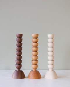 Support de bougie en bois artisanal et écologique pour la décoration de Noël, avec une forme classique et une finition en bois naturel - Product Image 1