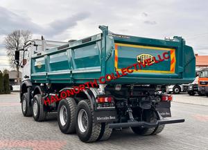 Camion benne basculante d'occasion Mercedes-Benz Arocs 3245 8x4 Euro 5 Diesel, conduite à gauche, poids lourd, diesel robuste, modèle 2018 - Product Image 4