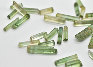 Tranches de Tourmaline naturelle, pendentif de Tourmaline vert clair et fabrication de bijoux, tranche de pierres précieuses en vrac. - Product Image 6