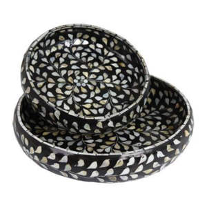 Bol de fête moderne et luxueux en nacre noire élégante pour la présentation de chocolat, durable et écologique, décoration de table - Product Image 1