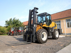 Chariot élévateur diesel 2 tonnes, 2,5 tonnes, 3 tonnes, 3,5 tonnes de capacité nominale, commande assise, déplaceur latéral hydraulique, 4x4 pour utilisation en intérieur - Product Image 4