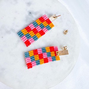 ต่างหูลูกปัดโบฮีเมียนดีไซน์สีเทอร์ควอยซ์และลูกปัดแก้วเรียงซ้อนและของขวัญเครื่องประดับที่ไม่เหมือนใครโดยหัตถกรรม - Product Image 1