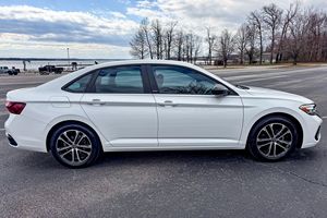 VOLKSWAGEN JETTA SPORT 2023 d'occasion, conduite à gauche/droite - Product Image 5