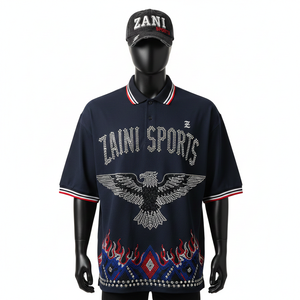 Polo de Hombre de Alta Calidad en Poliéster 220 GSM, Color Azul Marino Suave, Logotipo de Transferencia de Calor Cristal - Product Image 1