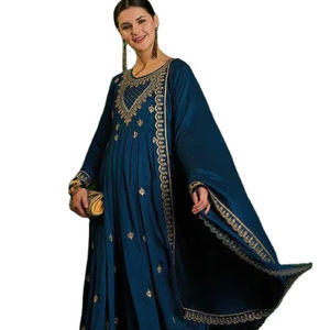Descubre este exquisito diseñador Salwar Kameez elaborado con seda suave y adornado con intrincados motivos bordados - Product Image 1